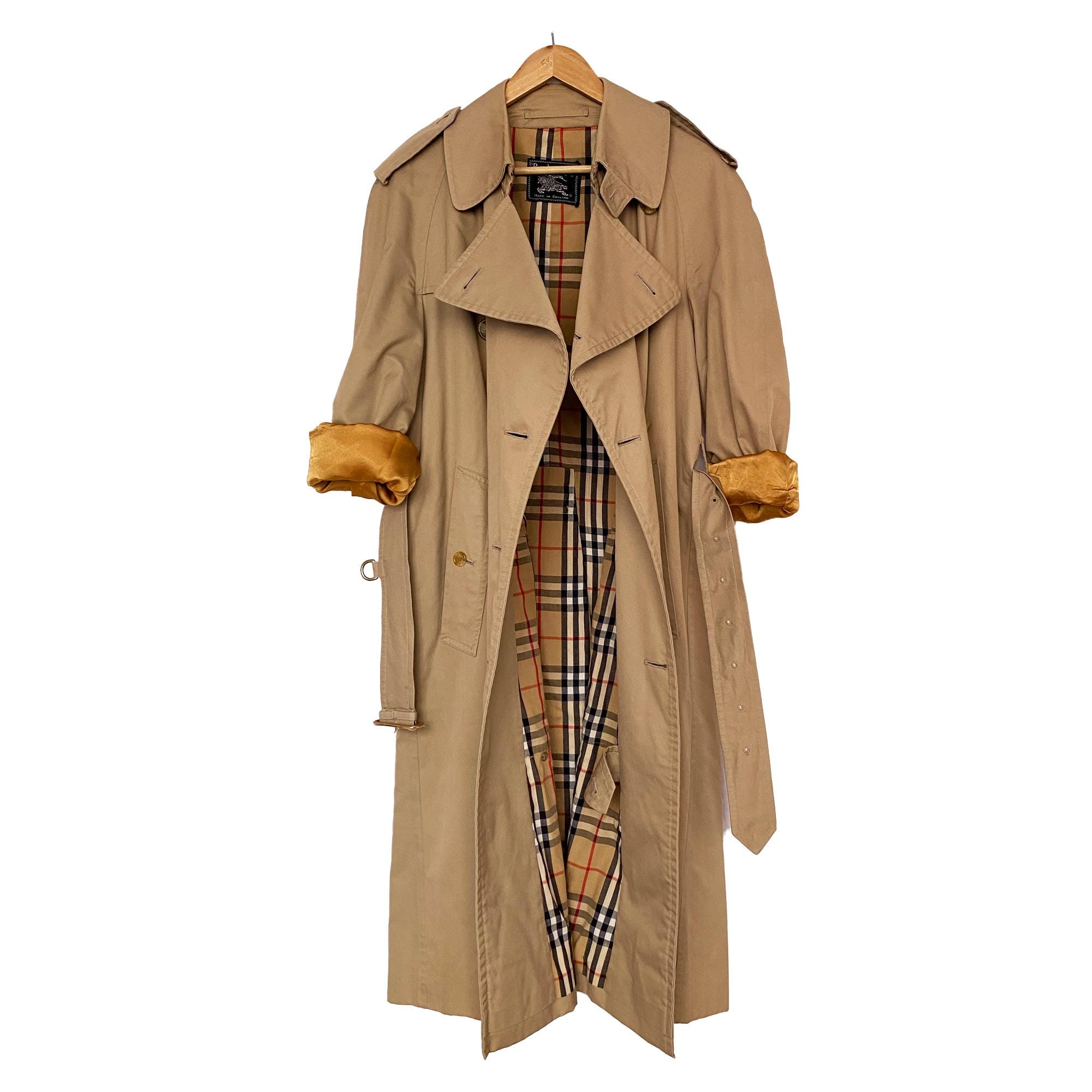 Burberry Vintage Oversized Unisex Belted Trench Coat. Men's Beige