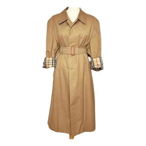 Unisex oversized vintage Burberry trench coat. Camel vintage trench coat, size S. Burberry gifts for her, Burberry gifts for him.