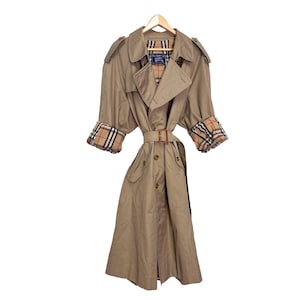 Unisex vintage khaki Burberry trench coat, size XL. Oversized vintage trench coat for men. Burberry trench coat gifts for her.