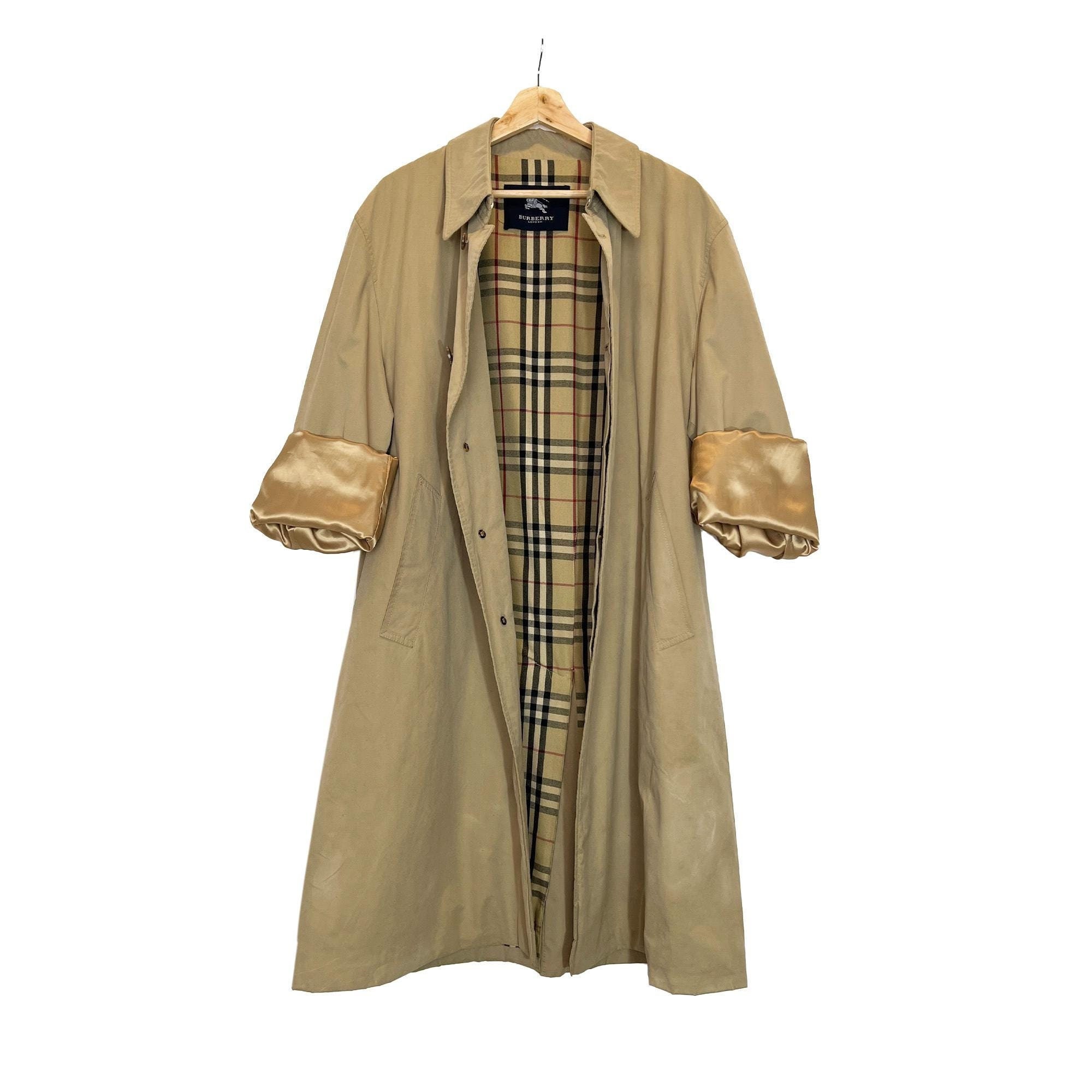 Burberry Vintage Oversized Unisex Trench Coat. Beige Trench Coat