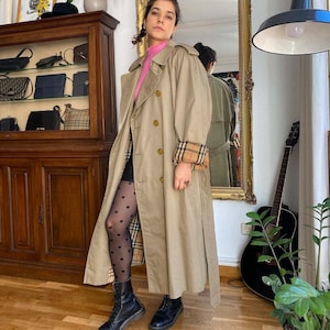 Unisex vintage khaki Burberry trench coat, size XL. Oversized vintage trench coat for men. Burberry trench coat gifts for her.