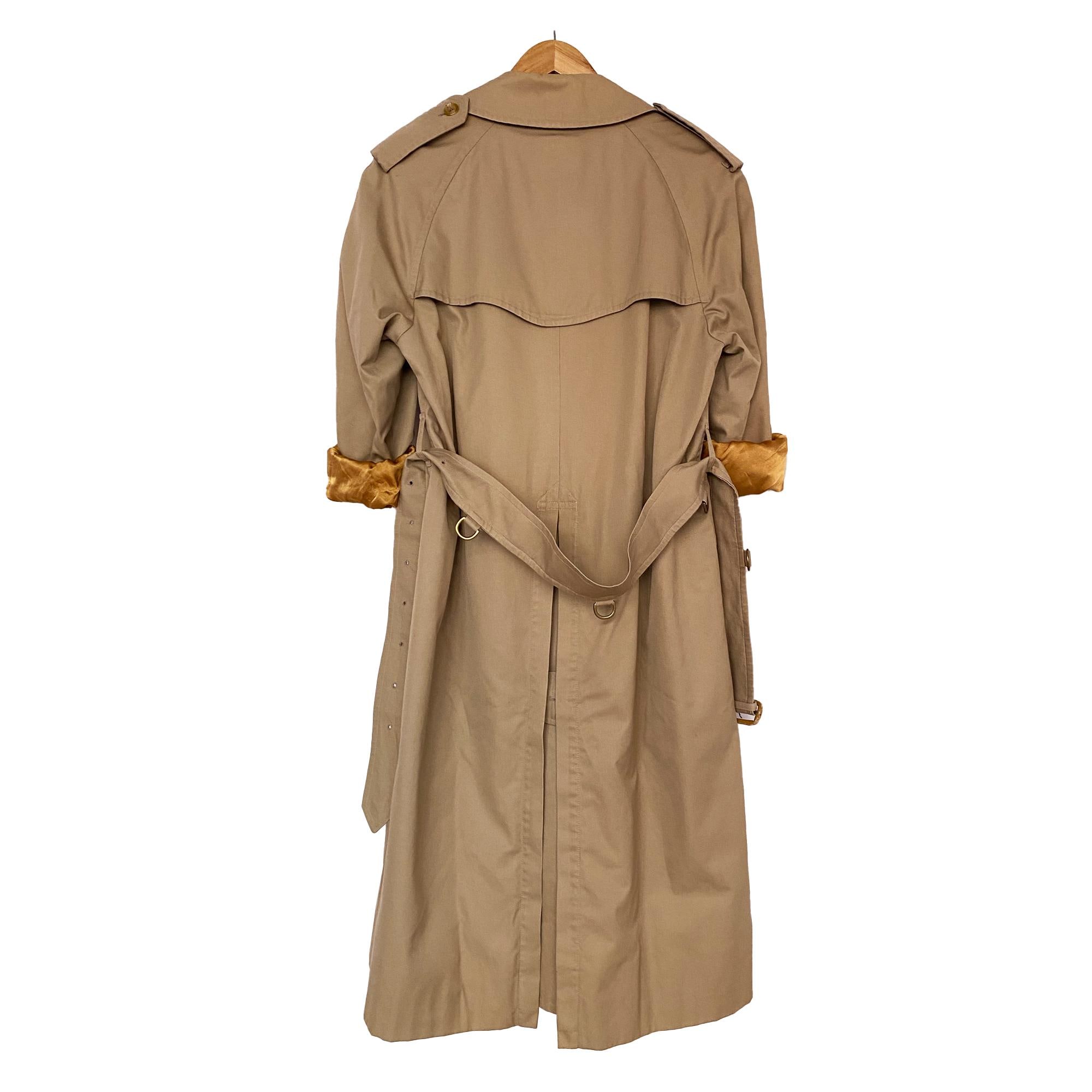 Burberry Vintage Oversized Unisex Belted Trench Coat. Men's Beige