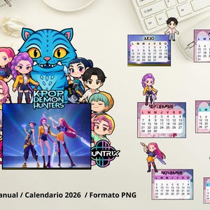 Può includere: Un calendario 2026 colorato con personaggi dei cartoni animati e un gatto blu. Il calendario mostra i mesi da luglio a dicembre, con le date di ogni mese in un piccolo quadrato. Il testo "KPOP DEMON HUNTERS" è visibile.