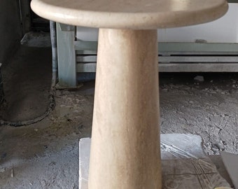 Mesa auxiliar de travertino hecha a mano - Elegante mesa auxiliar de columna de piedra natural para interiores modernos y clásicos - Mesa decorativa boho-chic