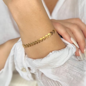 Gold chain bracelet, 14k gold leaves bracelet, dainty bracelet, gold filled bracelet, bracelets for women, gift for her