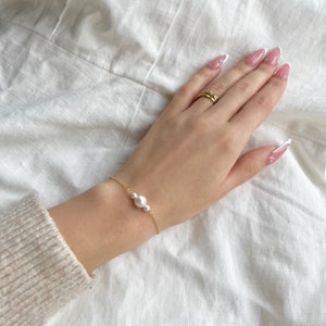 925 silver pearl bracelet, dainty gold pearl bracelet, sterling silver pearl bracelet, bridesmaid gifts, weddingg bracelet