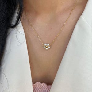 パールフラワーネックレス、上品な18Kゴールドネックレス、天然パールペンダントネックレス、ブライダルジュエリー、女性用パールジュエリー