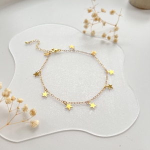 Armband med guldstjärnakedja, guldfyllt berlockarmband, stjärnberlockarmband för kvinnor, fint guldarmband till henne, födelsedagspresent till henne