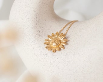 Collar de girasol de oro de 18k, joyería de girasol, colgante de girasol, collar hecho a mano en oro, collar de margaritas, regalo para ella