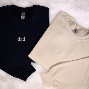 Custom Embroidery Mama & Dad Sweatshirt, Personalized Parents Embroidered Hoodie, Baby Announcement Outfit, Pregnancy Reveal New Mom Gifts
