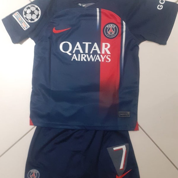 Ensemble enfant du PSG, Mbappé/7 + patch Ligue des Champions. Taille 7/8 ans