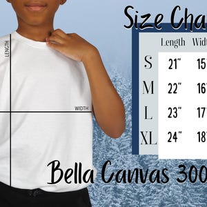 Op de afbeelding: Een wit T-shirt met een maattabel die de afmetingen in inches aangeeft. De tabel bevat de maten S, M, L en XL. De tekst "Bella Canvas 3001Y" is ook zichtbaar.