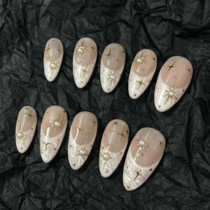 Presse étoile française blanche perle faite main sur les ongles