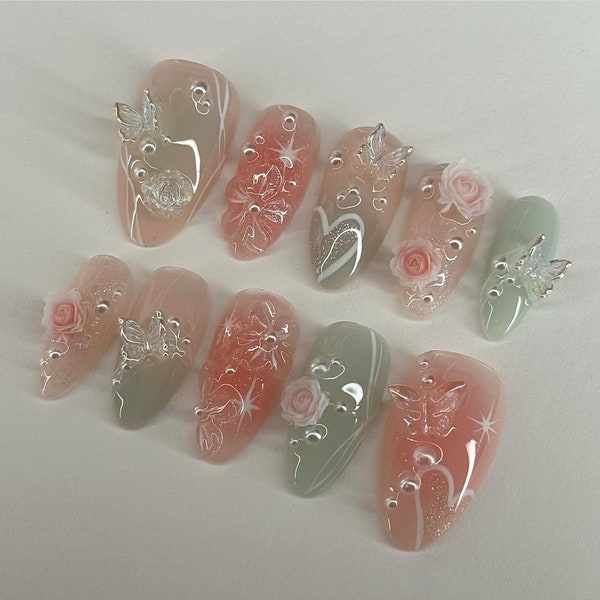 Uñas postizas con diseño de mariposa ombré: acrílicos artificiales rosas y verdes
