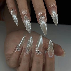3D Mermaid Pearl Press On Nails: White Chrome Faux Acrylics