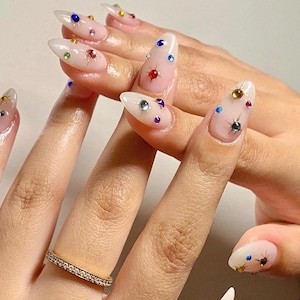 Ongles à presser strass blanc laiteux : faux ongles en gel acrylique faits main