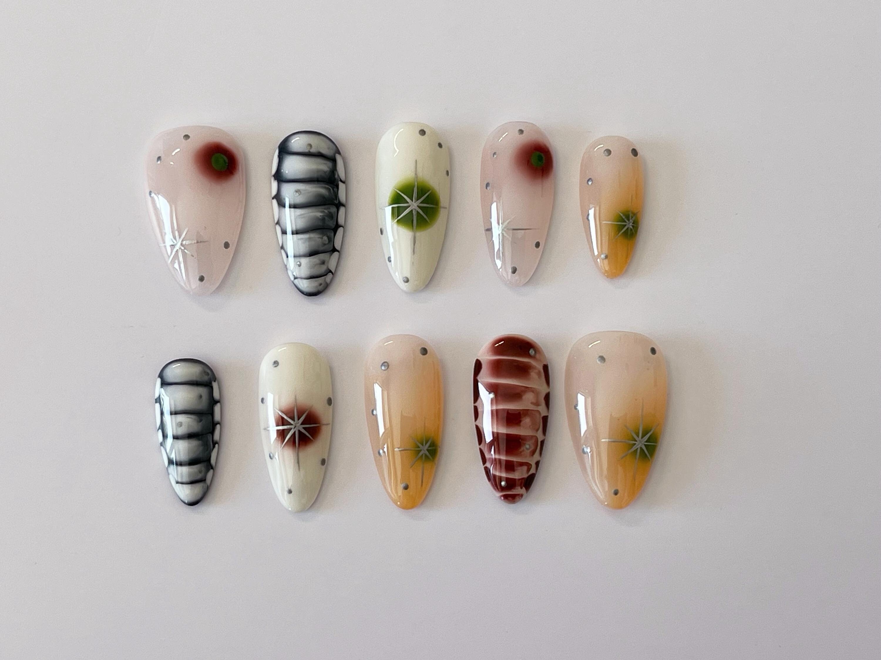 ハンドメイド プレスオンネイル カラフル ハンドメイドのグラフィティプレスオンネイル：マルチカラーフェイク