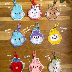 Lindo llavero de fieltro BTS, amuletos de bolso de fieltro Kpop, broche BT21, regalos para fanáticos de kpop, alfiler de bordado, imán de fieltro, chicos Bangtan, bollos lindos de Kpop imagen 2