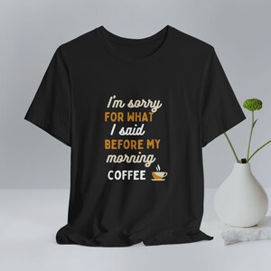 Es tut mir leid für das, was ich vor meinem Morgenkaffee gesagt habe T-Shirt, Unisex Kurzarm T-Shirt, Geschenk für Feinschmecker, witziges Shirt, Sprüche zum Thema Essen