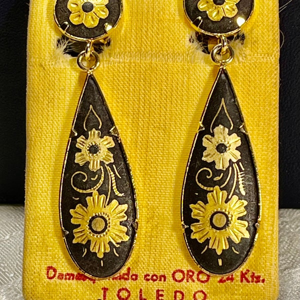 Vintage Damasquinado Del Oro 24kts Toledo, Spain Teardrop Clip-On Dangle Earrings on Original Card.