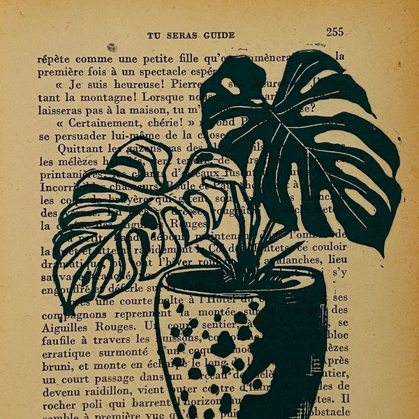 Linogravure Monstera verte, imprimée sur une page de vieux livre | Fait main | Édition limitée, signée & Numérotée | Décoration d'intérieur