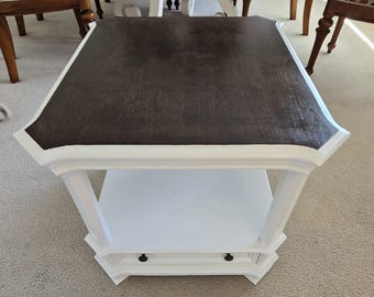 vintage Weiman solid wood end table.  This style is classic and hard to find.