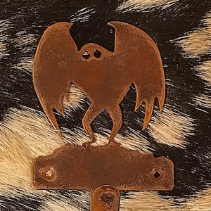 Cryptid Crew: Mothman- Single Hook