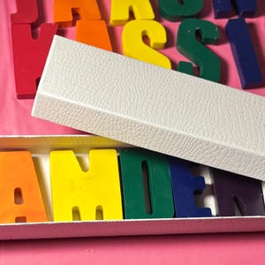 Letras de crayón personalizadas: crayones con nombre personalizado para niños