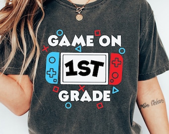 Gioco su camicia di prima elementare, camicia di 1a elementare, ritorno a scuola, camicia per ragazzi di 1a elementare, camicia da studente giocatore, primo giorno di scuola, camicie di 1a elementare
