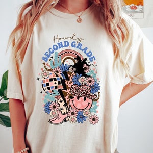 Retro Comfort Howdy Teacher Shirt, Cowgirl Teacher Back to School T-Shirt, Western Second Grade Shirt, Retro Howdy Second Grade Teacher Gift