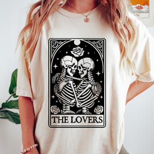 Chemise rétro confort arc-en-ciel, T-shirt carte de tarot LGBTQ+, col rond égalité des droits, cadeau squelette Gay Pride, t-shirt transgenre rigolo