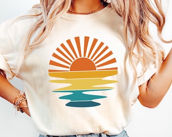Retro Comfort Sonnenuntergang Strahlen gewelltes T-Shirt, Sonnenschein Shirt, Sommer Strand Urlaub Geschenk, Sonnenstrahlen T-Shirt, Beachy Vibes Rundhalsausschnitt, Mädchen Urlaub Shirt