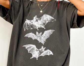 Comfort Retro Bats Tee, Y2K Inspired Bats Shirt, 90s Style Bats T-shirt, Artsy Bat Lover Gift, Retro Aesthetic Halloween Bats Shirt