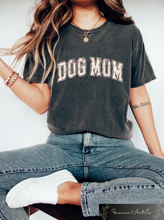 Retro Comfort T-shirt, Dog Mom Shirt, Funny Mother's Day Sweatshirt, Dog Mom Gift, Dog Mama Outfit, Retro Mother's Day Crewneck