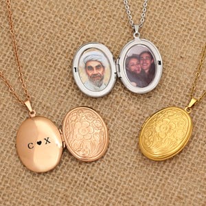 Engraved Oval Necklace, Locket Necklace with Photo,Custom Photo Necklace in Gold, Mothers Day Gift, Personalized gift, Birthday Gift for Her