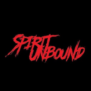 Op de afbeelding: Rode grafische tekst op een zwarte achtergrond die "Spirit Unbound" leest.