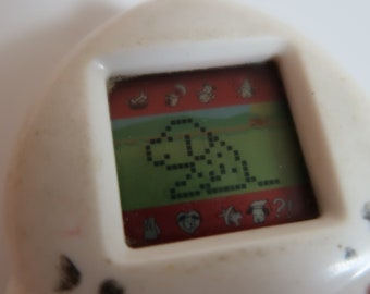 White Tamagotchi DOG little Virtual Pet Puppy, 1997 Digital pet toy