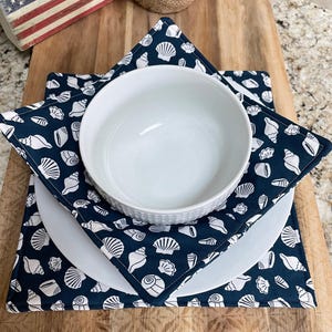 Bowl Cozy, Plate Cozy, Microwaveable, For Hot or Cold Foods, Bowl Holder, Plate Holder, Pot Holder, Made in America, USA, Navy, Shells
