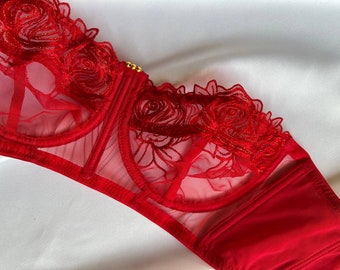 Set di lingerie ricamata floreale rossa