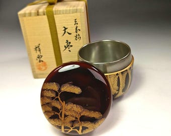 Sanbonmatsu Makie “Ōnatsume” by Yoshida Shōun – Lacquer Tea Caddy with Silver Interior & Signed Box
