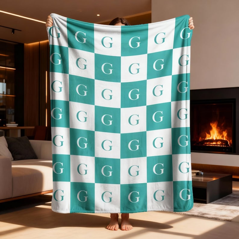 Custom Initial Name Blanket, Checkered Custom Plush Blanket, Personalized Minky or Sherpa Throw, Monogram Letter Blanket, Christmas gift afbeelding 3