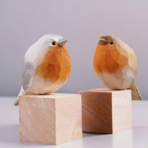 Nordische Holzvögel | Niedliches Vogelornament | Kunsthandwerk | Robin | Miniatur-Robin-Skulptur | Heimdekoration