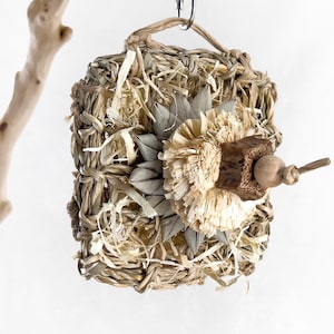 Natural Seagrass Bird Foraging and Shredding Toy for Small Parrots | Safe Bird Preening Toy for Budgie, Lovebird, Conure | Feathered Forager