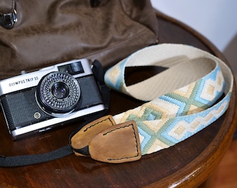 Boho Pastel Camera Strap – Soft-Tone Woven Pattern – Handmade Adjustable Strap