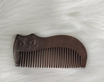 Creative cat carved wooden comb
