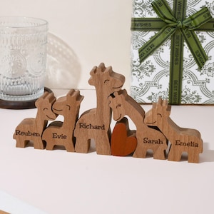 Wooden Giraffe Gifts for Mom Dad, Family of 4, Wood Giraffe Family Decor, Anniversary Gifts, Wedding Gift for New Couple, Nursery Decor