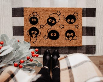 Felpudo con forma de duendecillo de hollín, adorable conejito de polvo con estrella, alfombra de porche inspirada en anime, decoración de entrada otoñal, felpudo para puerta de entrada, alfombra para exterior
