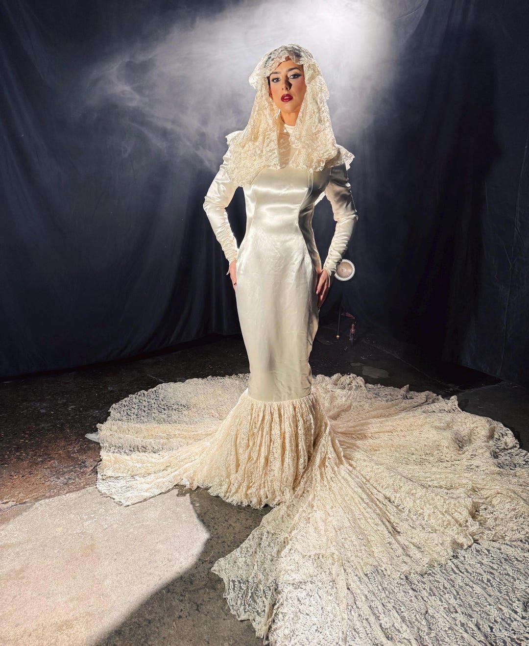 vintage mermaid wedding dress Sweetheart Beaded Lace Elegant fall wedding party. KissProm Spaghetti V-neck Mermaid Vintage