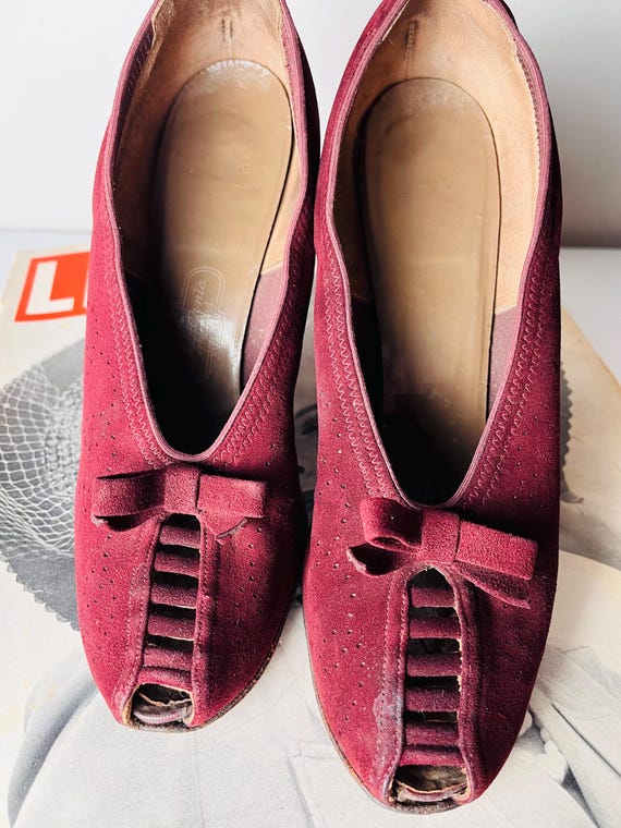 1940’s Burgundy Pumps - image 3