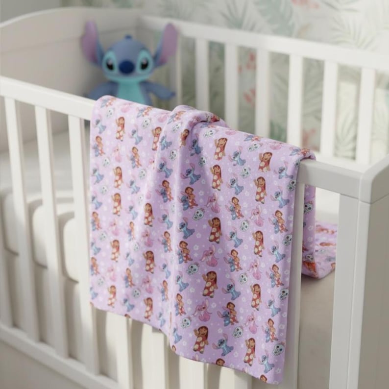 Jeté Disney Lilo et Stitch Angel en polaire ultra douce en peluche lavande Ohana Decor chambre de filles cadeau pour son anniversaire ado personnalisé image 1